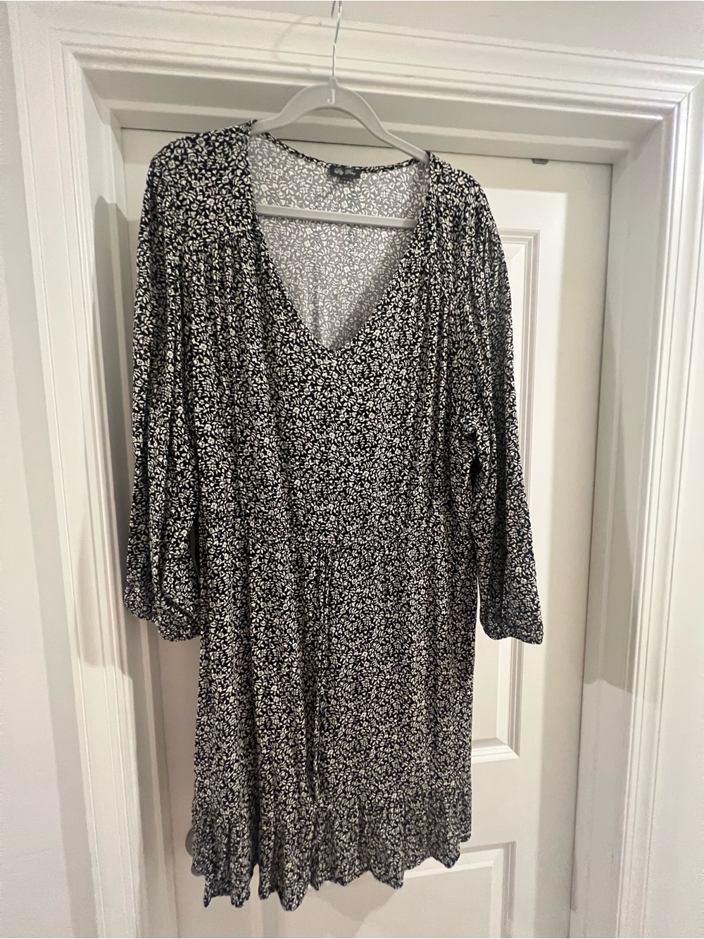 Lily Rose Black and White Floral V-Neck Smock Dress